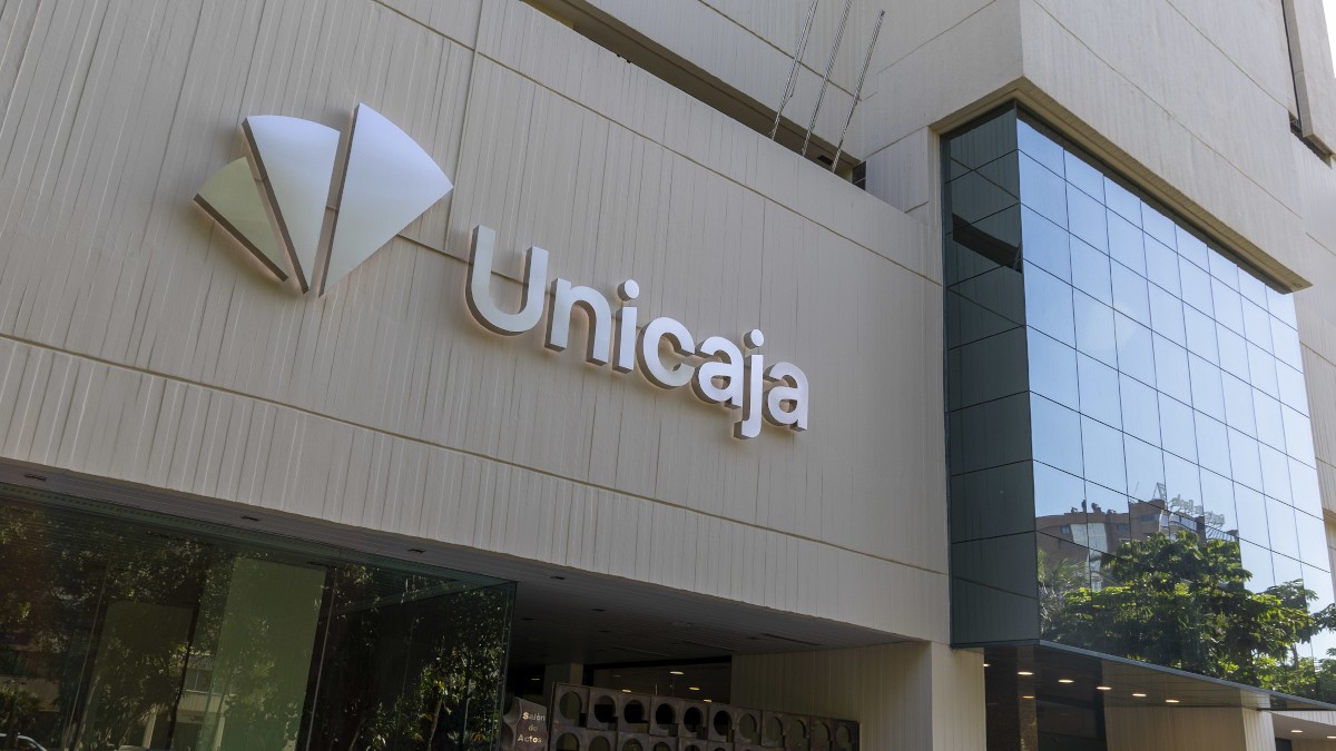 Unicaja AM renombra 24 fondos y elimina la marca Unifond