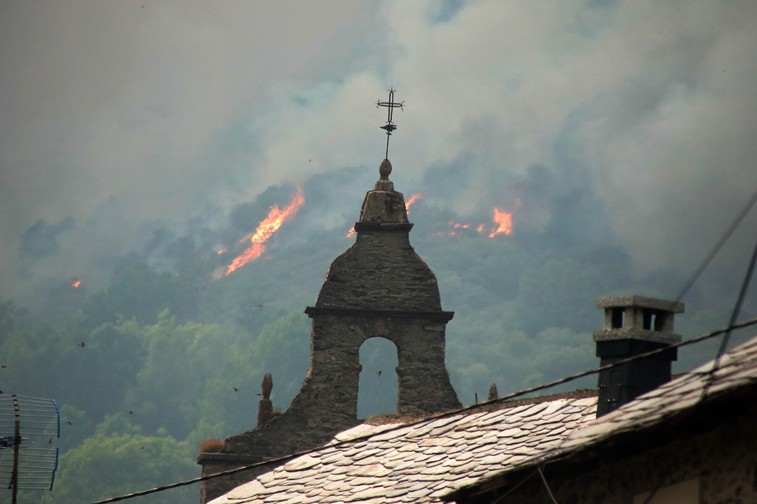 El Tribunal Supremo inadmite la querella presentada por Vox contra Mañueco y Quiñones por los incendios