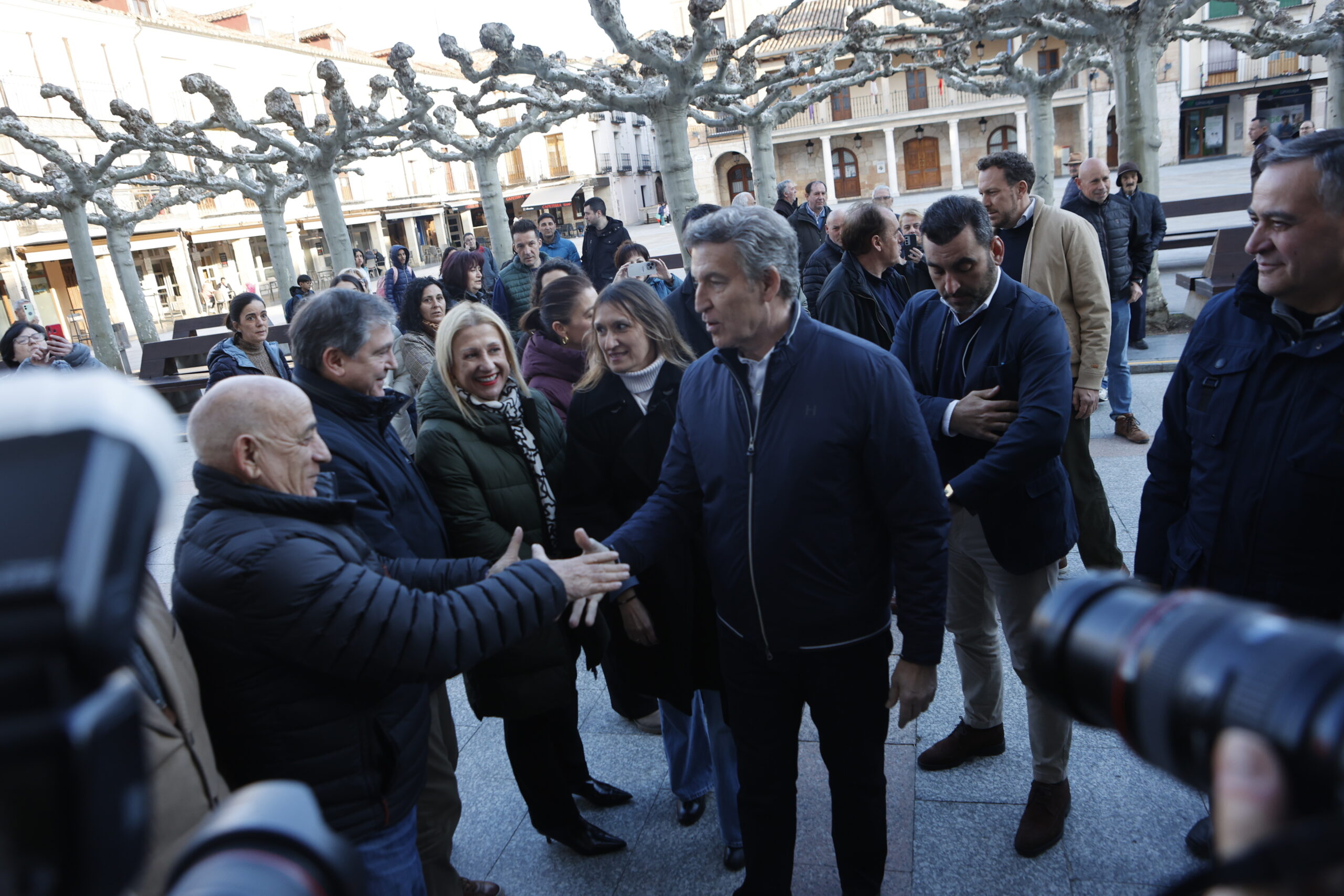 Feijóo dice que el PSOE pide el voto «para salvar a Sánchez» y para «premiar» a Martínez por estar «callado»