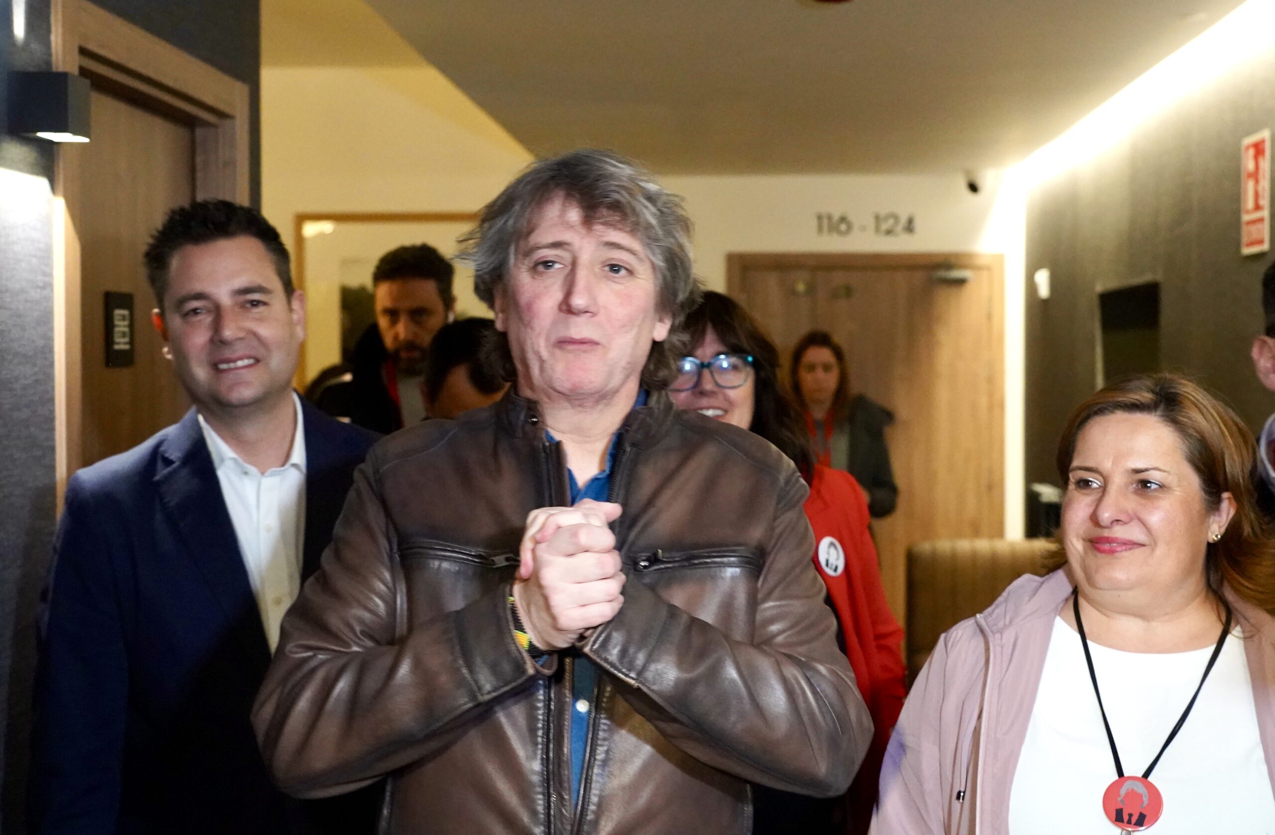 Martínez alerta de las negociaciones PP-Vox y dice que «hay partido de vuelta»