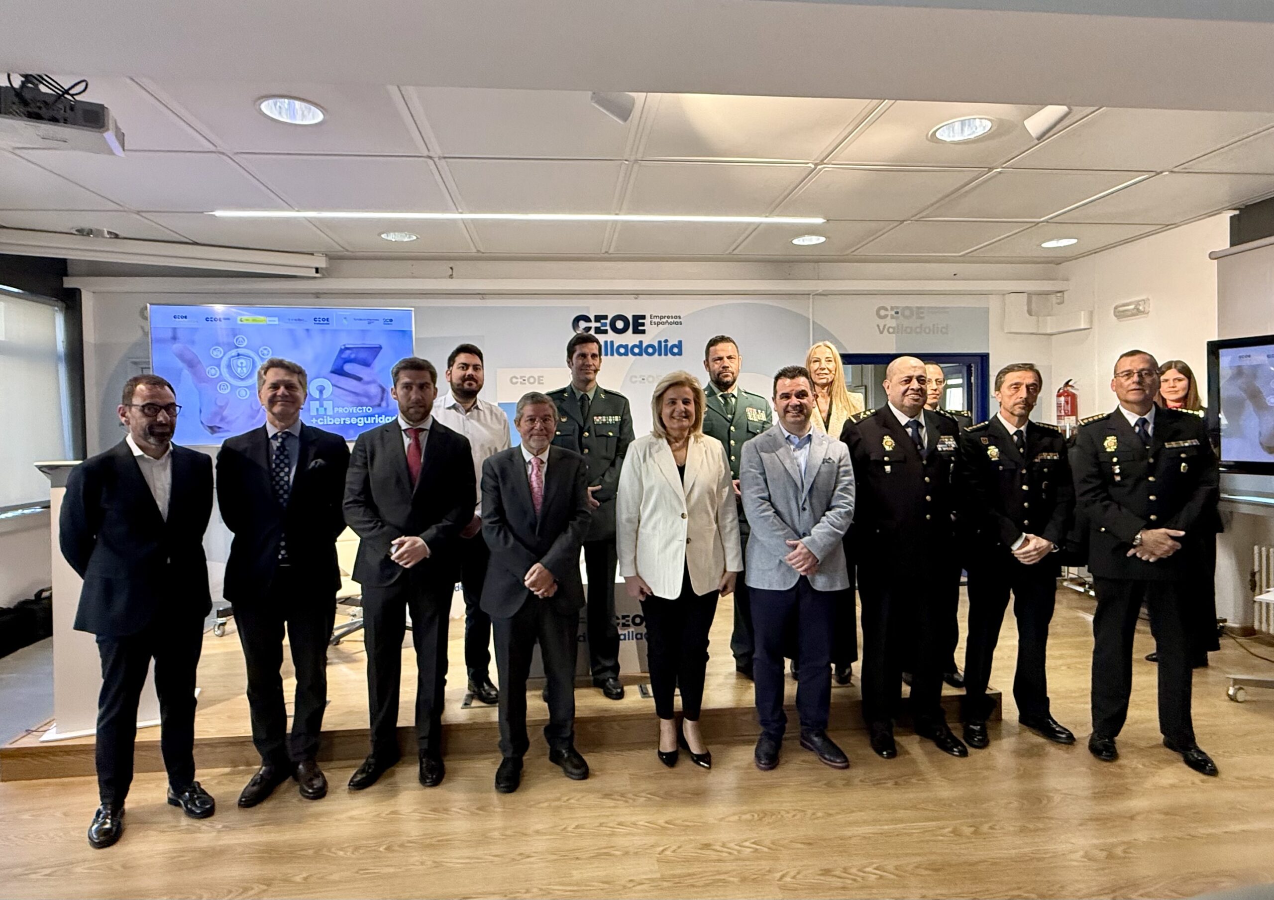 Báñez insta a las empresas a invertir en ‘ciberseguridad’ y formación permanente