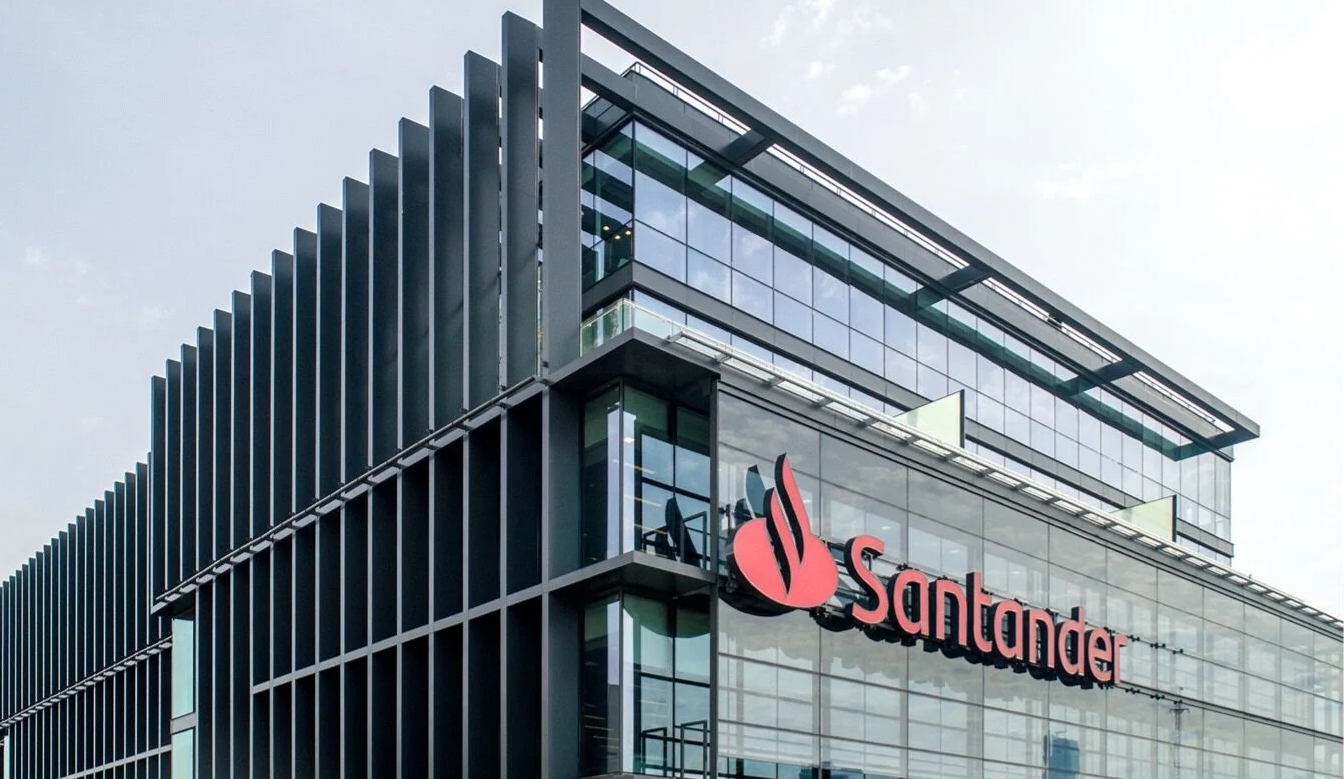 Santander España estrena la nueva App global del grupo con una versión para menores de edad