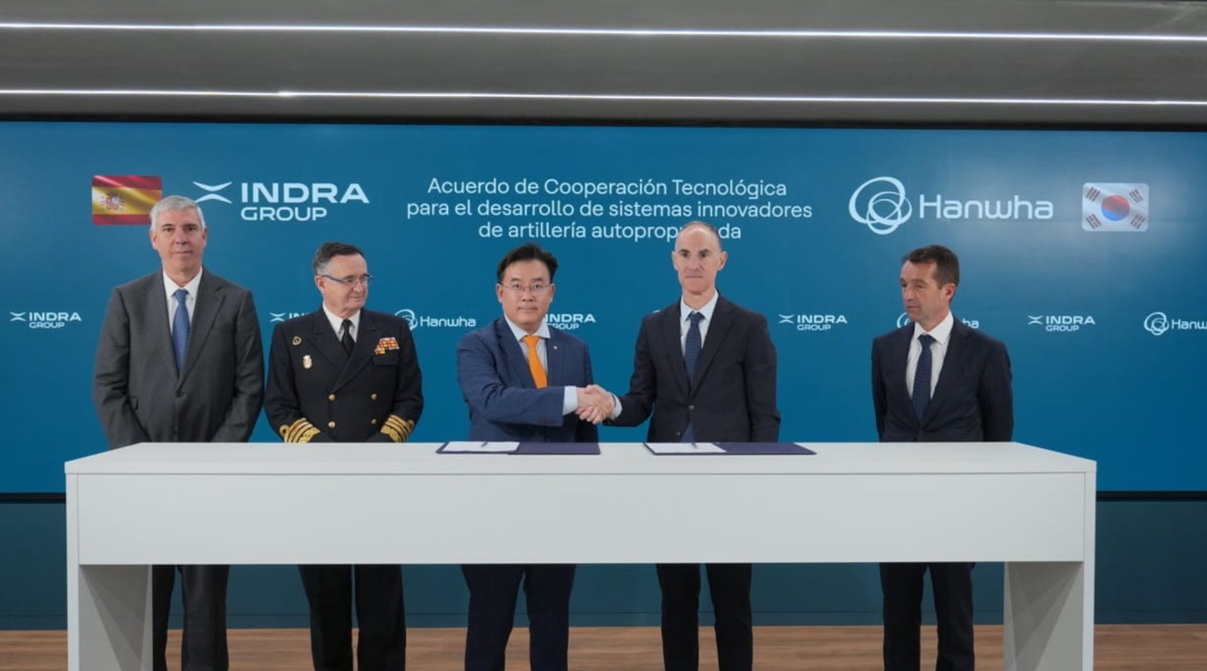 Indra y Hanwha desarrollarán artillería autopropulsada