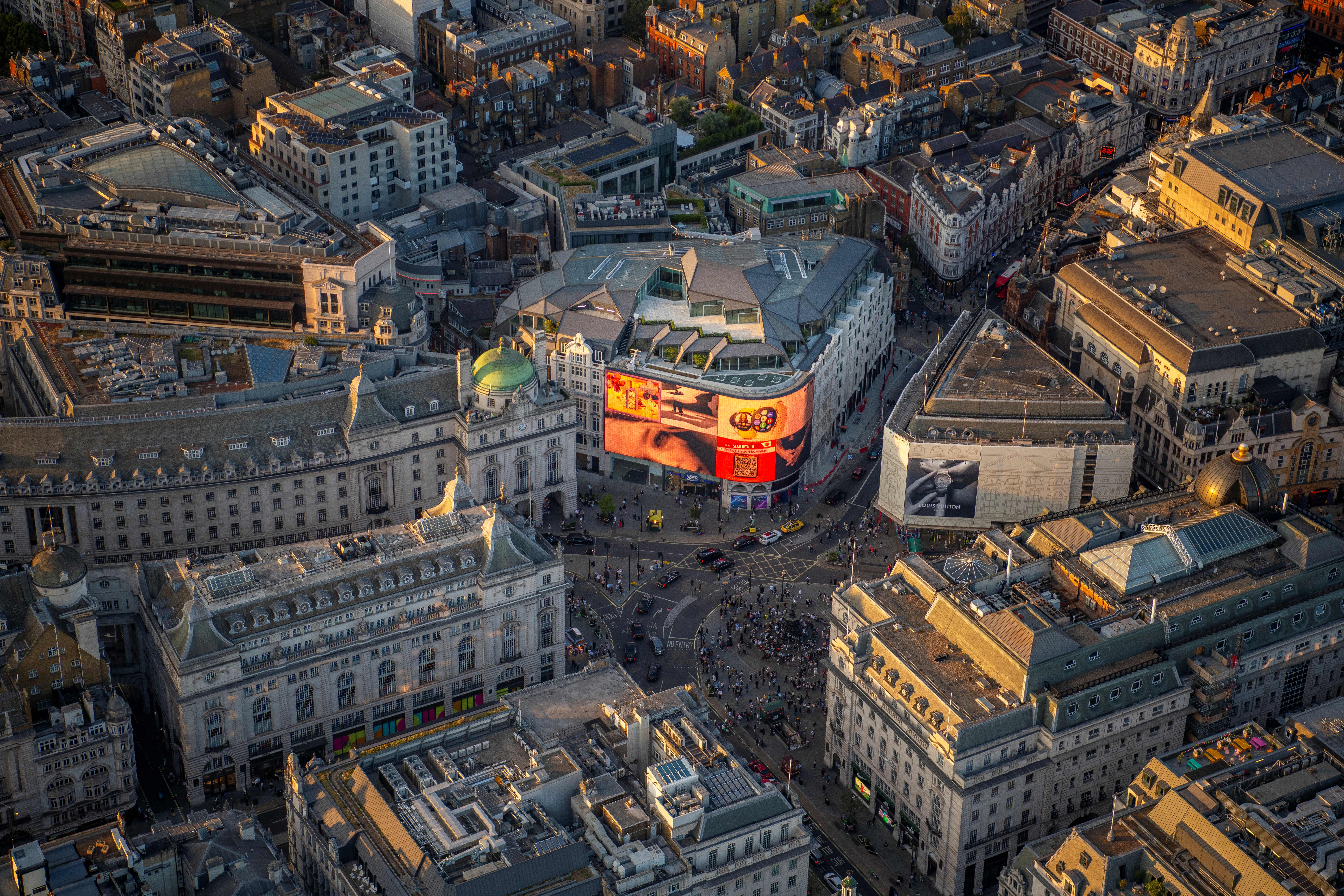 Savills, encargada de vender el icónico Lucent en Piccadilly Circus por 450 millones de libras