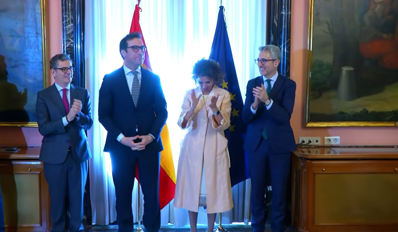 Montero, ‘la mujer más poderosa de España’, reparte su poder entre Cuerpo y España