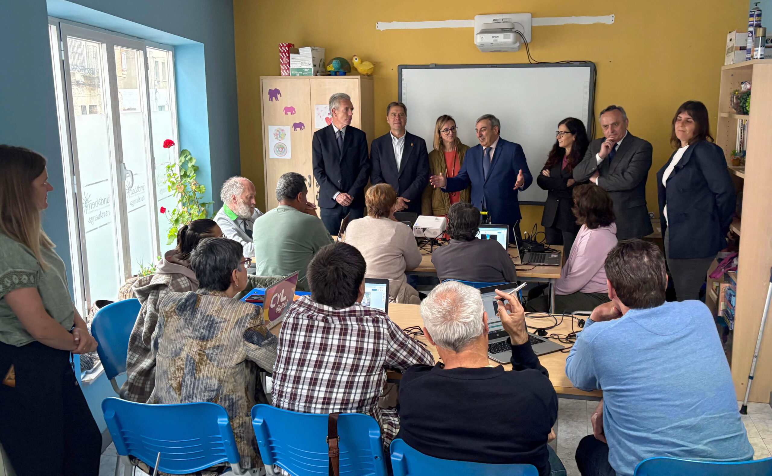 CyL Digital se apoya en doce entidades sociales para paliar la brecha tecnológica