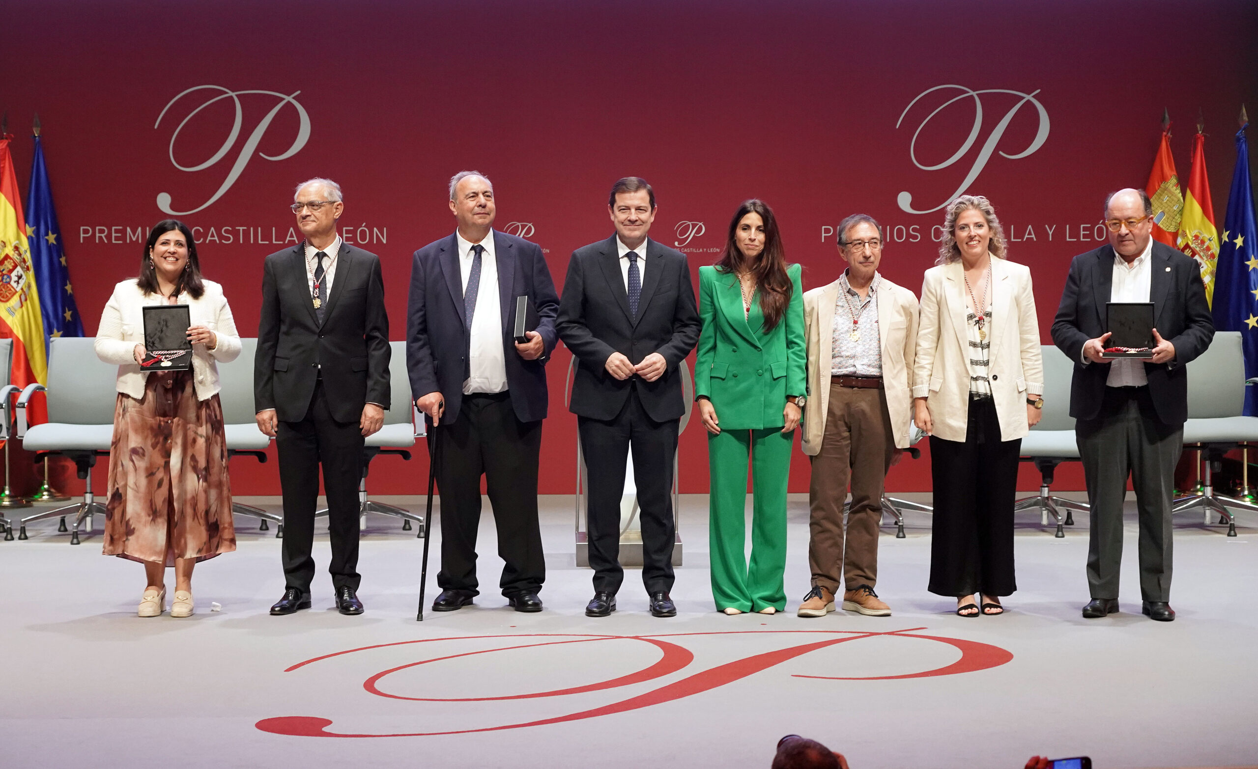 Mañueco apela a un «esfuerzo de concordia» en tiempos políticos «complejos y claramente tensos»