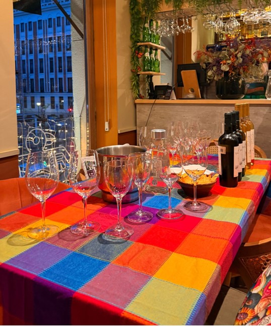 Cultura Emprende presente en la exclusiva cata de vinos mexicanos organizada por Xamach Costumbres Mexicanas junto al sommelier Iván Misael Galván