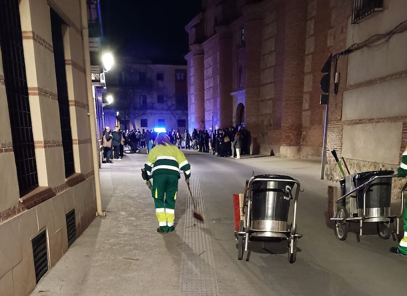Alcalá de Henares reforzó la limpieza durante la Semana Santa con un dispositivo específico en los recorridos procesionales