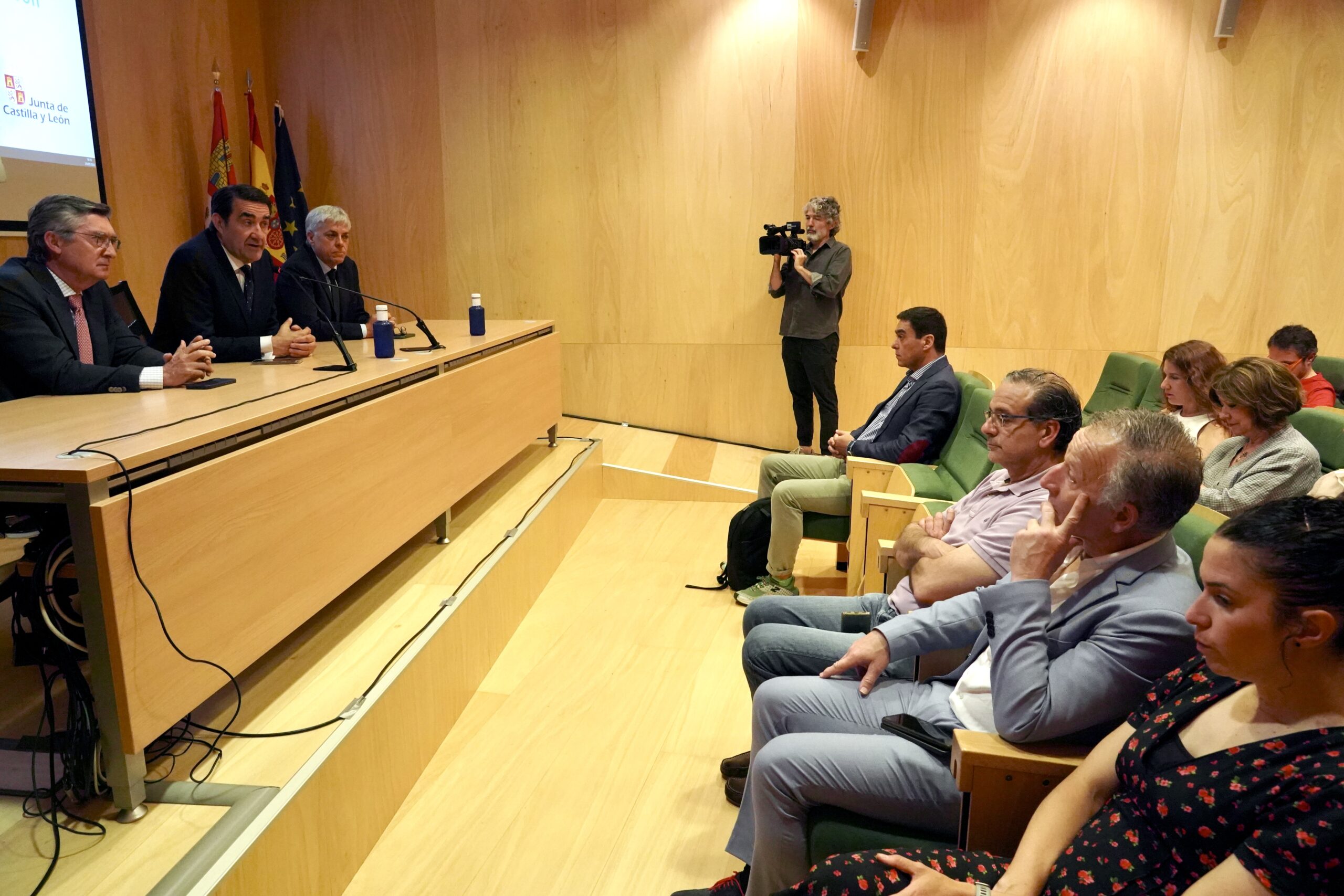 Suárez-Quiñones anuncia «mayor esfuerzo en medios y personas» ante la campaña de incendios forestales
