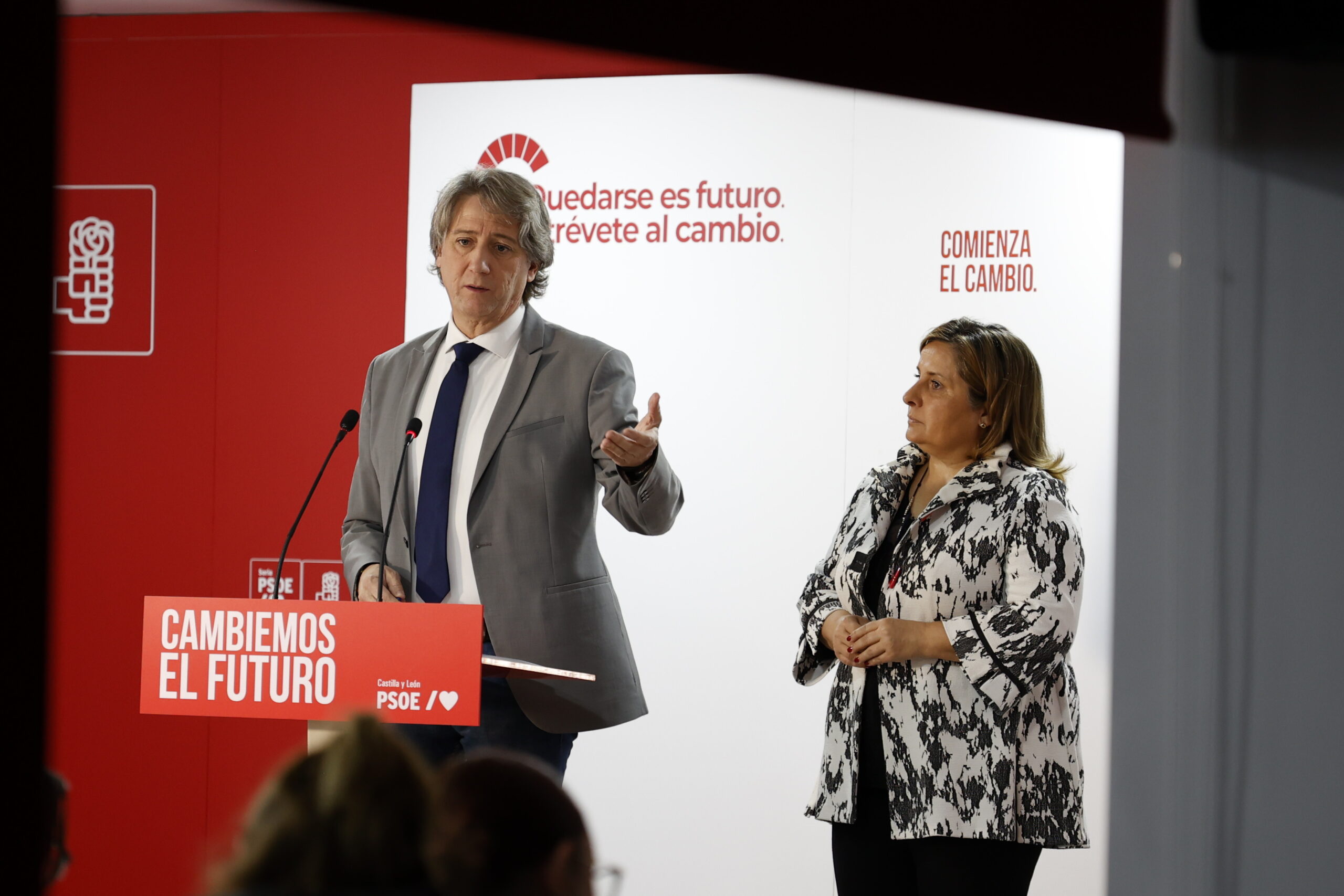 Martínez acusa a Mañueco de «regalar la bandera, la tierra y la gente para mantenerse en el poder»