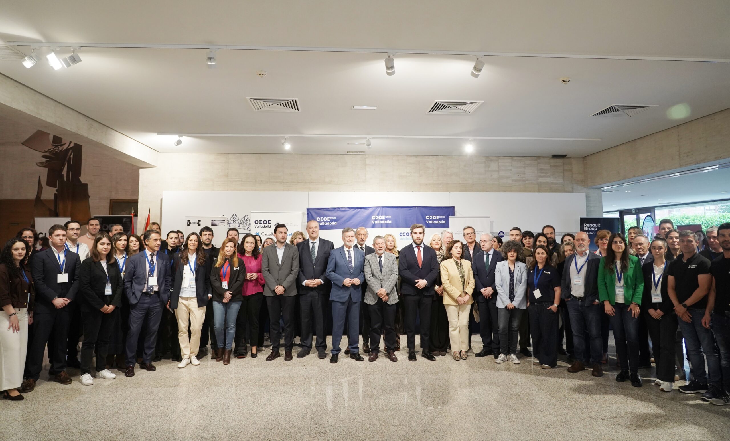 Las Cortes ‘trabajan’ la V Feria de Empleo y FP organizada por CEOE y CaixaBank Dualiza