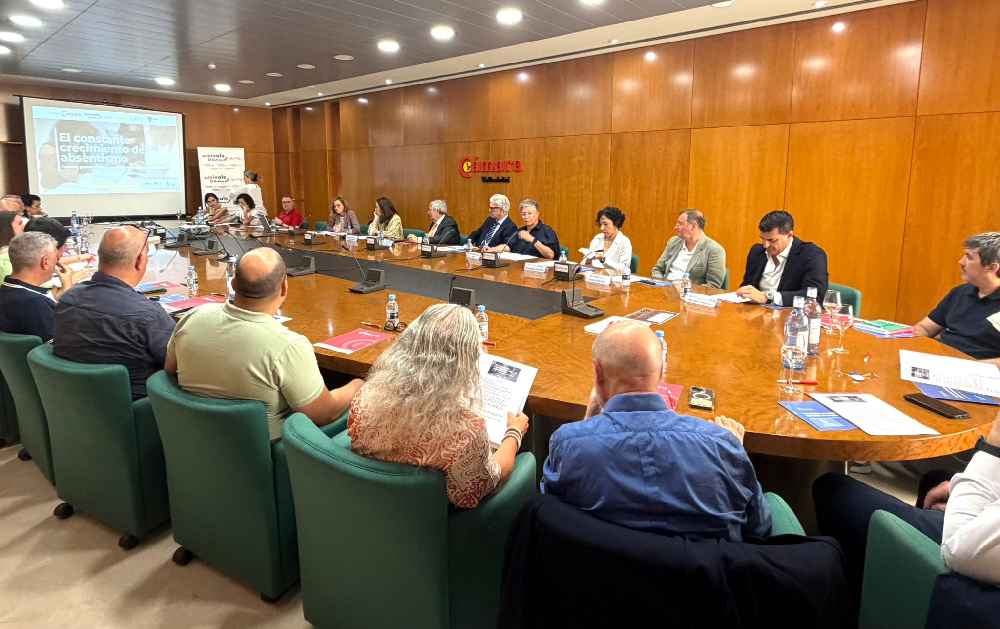 Cámara de Comercio Valladolid y Umivale abordan medidas para atajar el absentismo injustificado