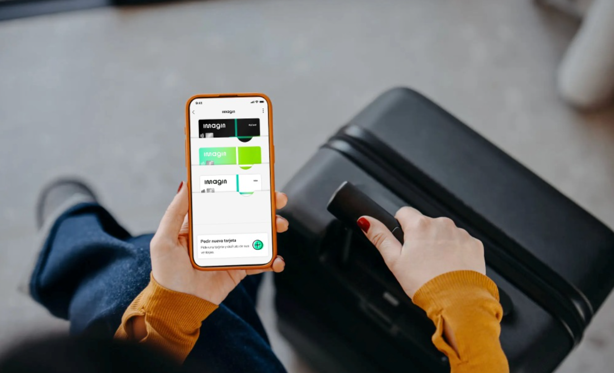 CaixaBank intensifica su oferta de tarjetas para viajar con imagin y MoneyToTravel