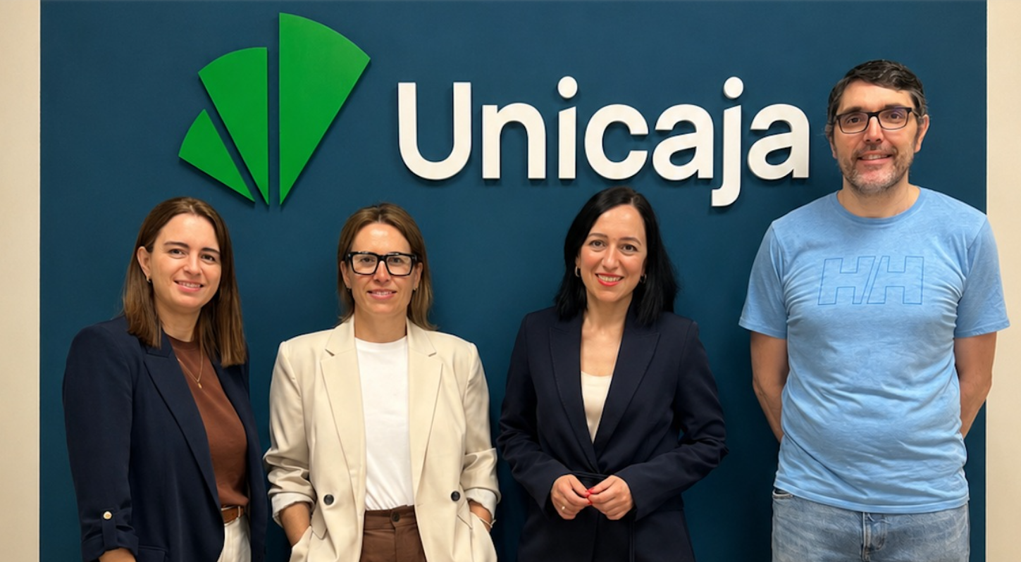 Unicaja sella una alianza con la asociación Carreñoenred para impulsar el comercio local en Asturias