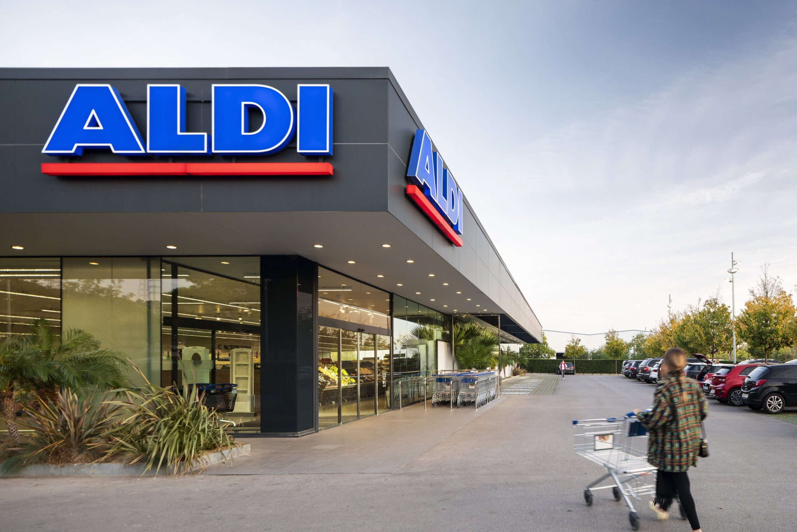 ALDI prevé contratar a 555 personas para reforzar su plantilla durante el verano en España
