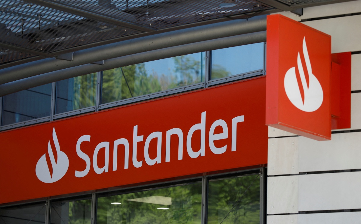 Santander lanza más de 9.000 becas de ‘Ayuda Económica’ para apoyar a estudiantes universitarios