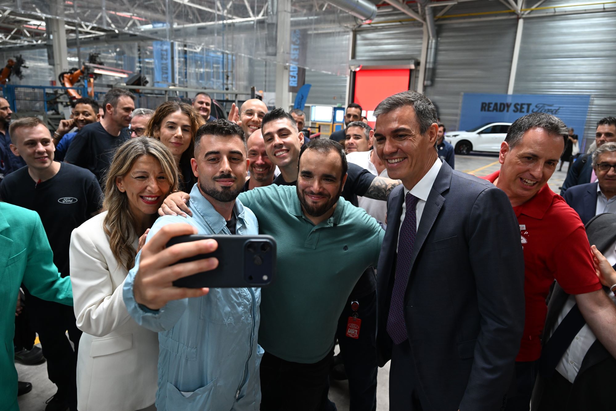 Sánchez, el primero en Valencia para la foto del acuerdo entre Ford y la china Geely