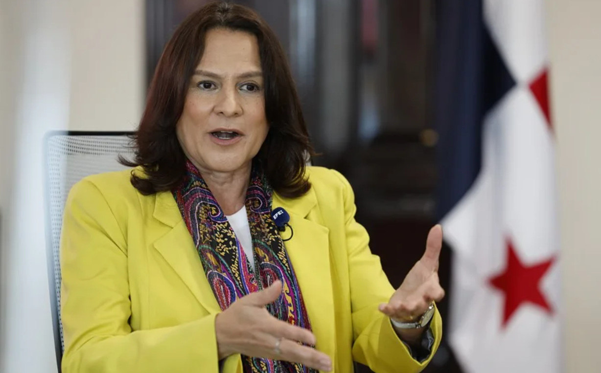 La ingeniera Ilya Espino se convierte en la primera mujer al frente del Canal de Panamá