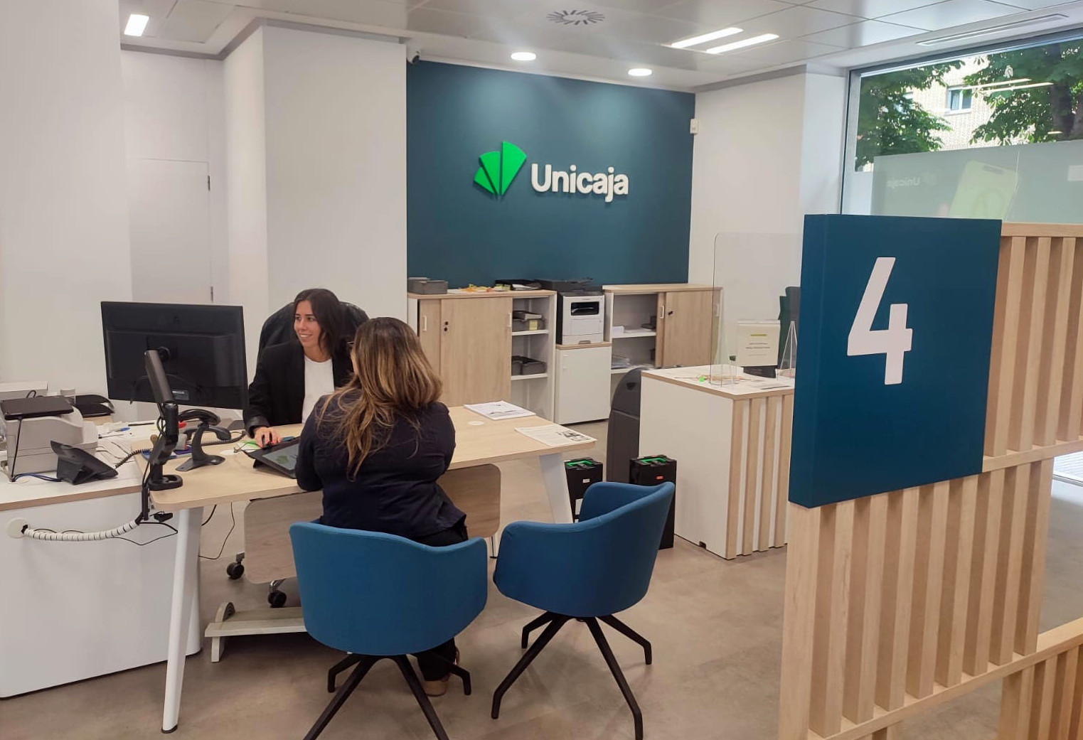 Unicaja mejora las condiciones de sus préstamos preconcedidos para facilitar los gastos tras el verano