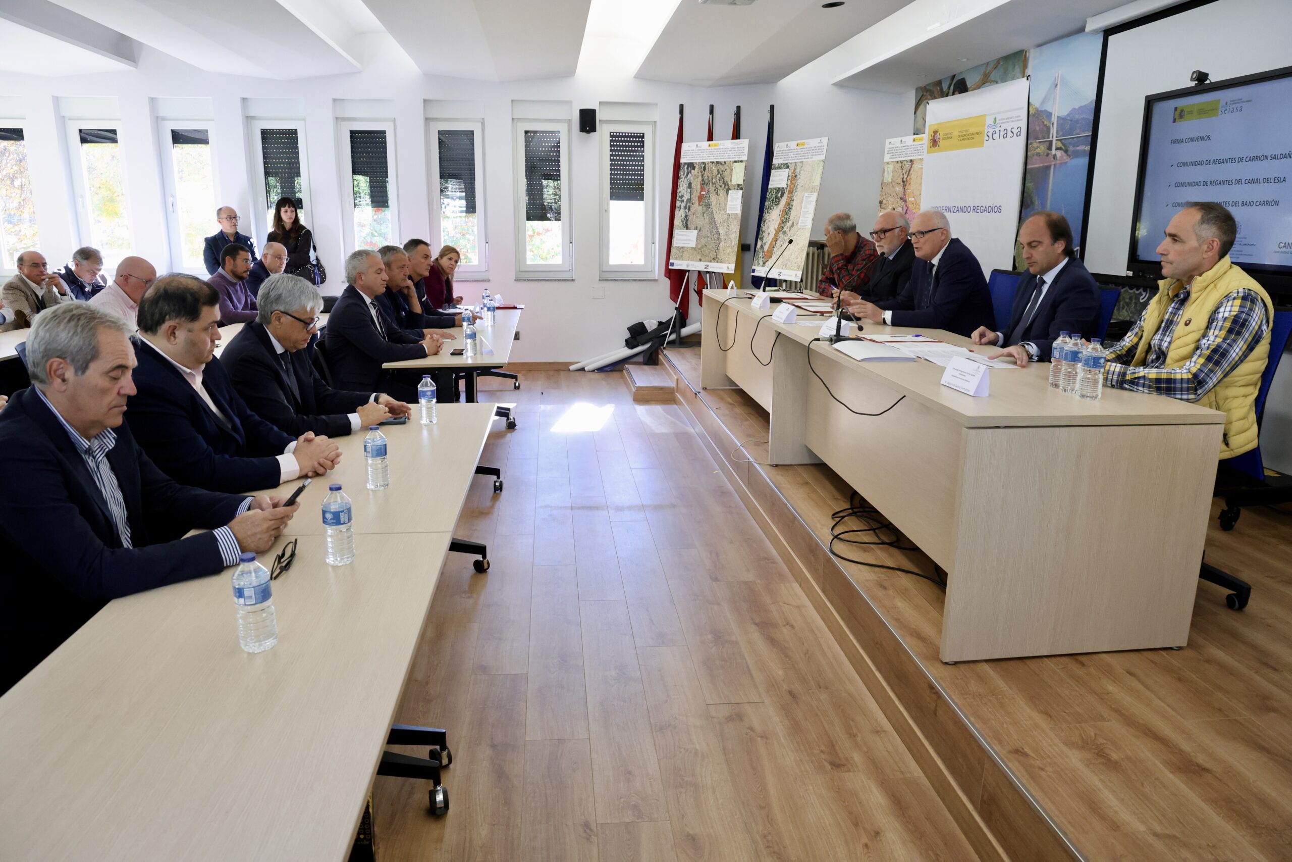Seiasa, Junta y Regantes de tres provincias firman acuerdos que prevén 77 millones que benefician a 1.500 agricultores