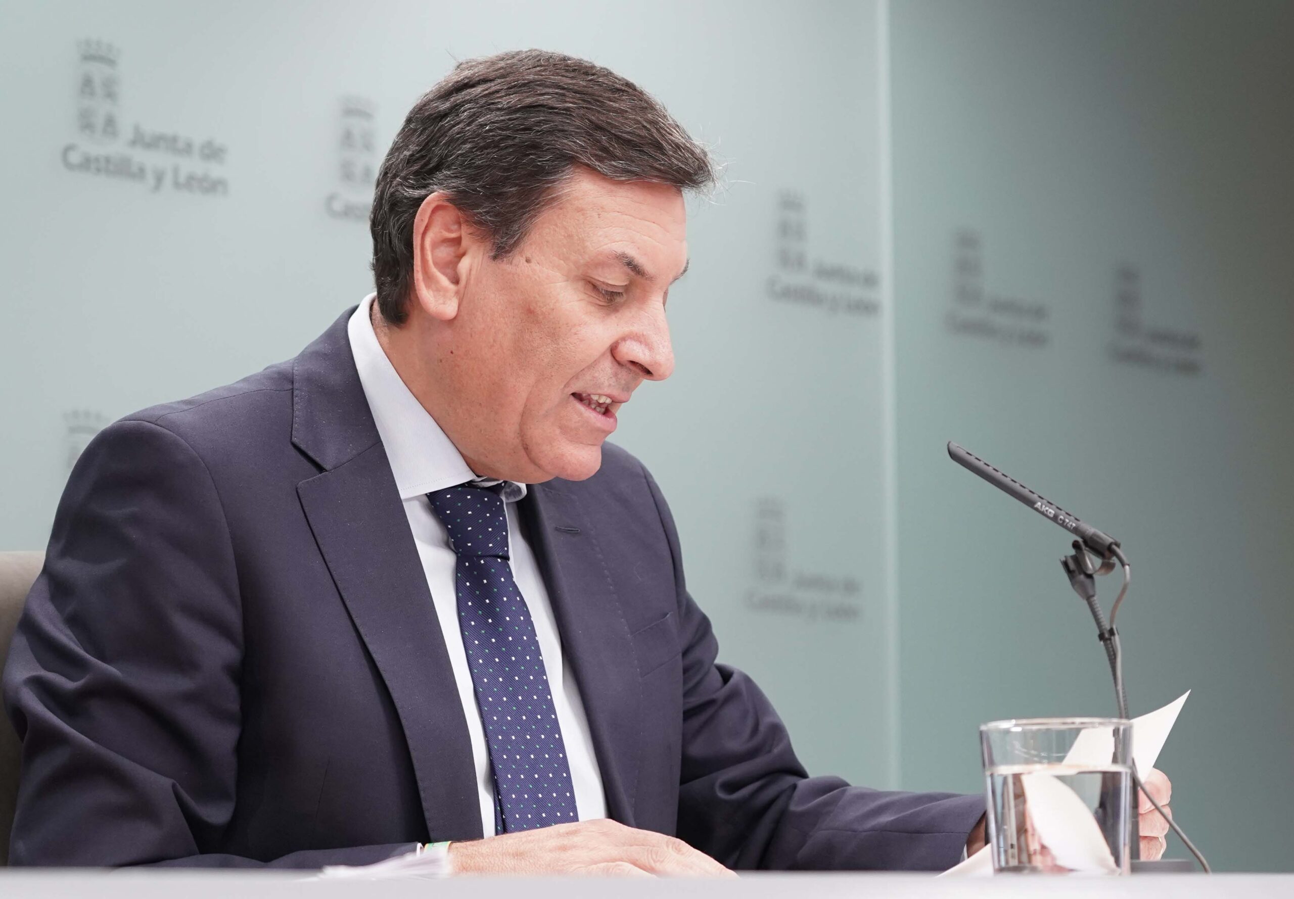 La Junta defiende que el impuesto a las fotovoltaicas busca que la inversión «revierta donde se produce la energía»