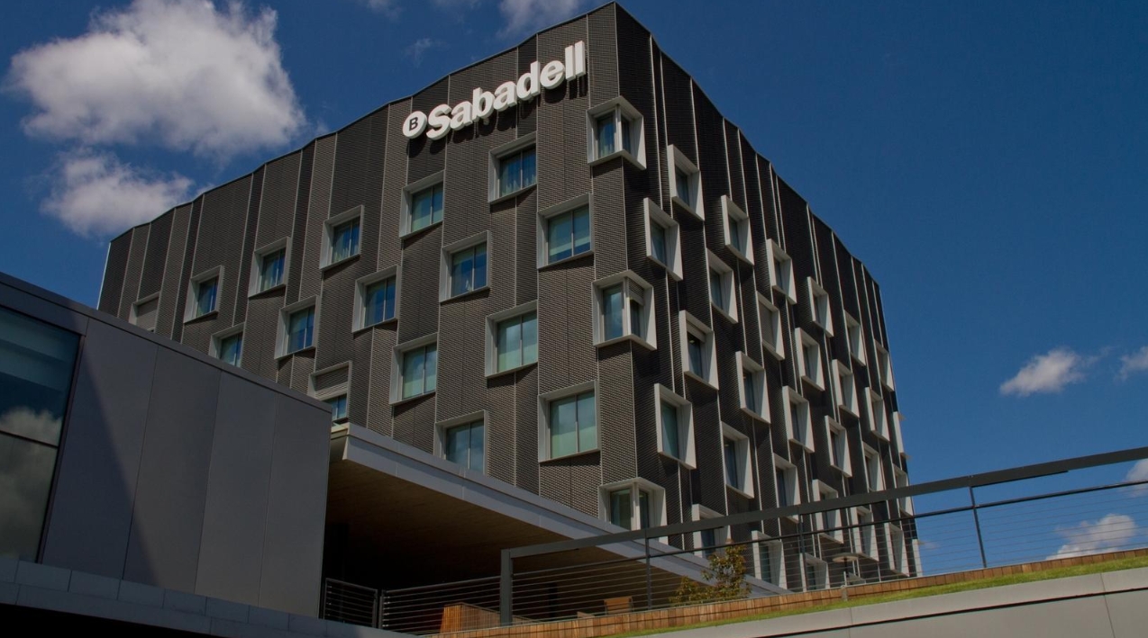 Sabadell y T-Systems colaboran para ampliar el uso de la IA basada en agentes en el banco